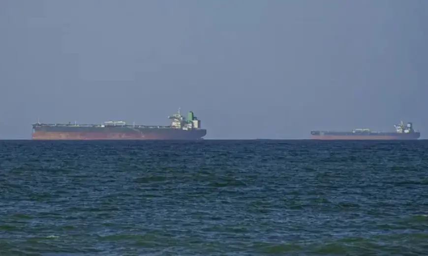 Iran Tightens Control of Strait of Hormuz Amid US Oil Pressure