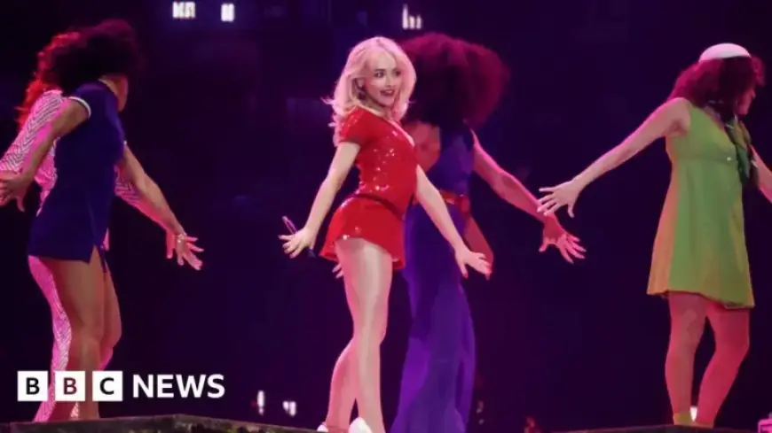 Sabrina Carpenter Opens Coachella with Surprise Guests