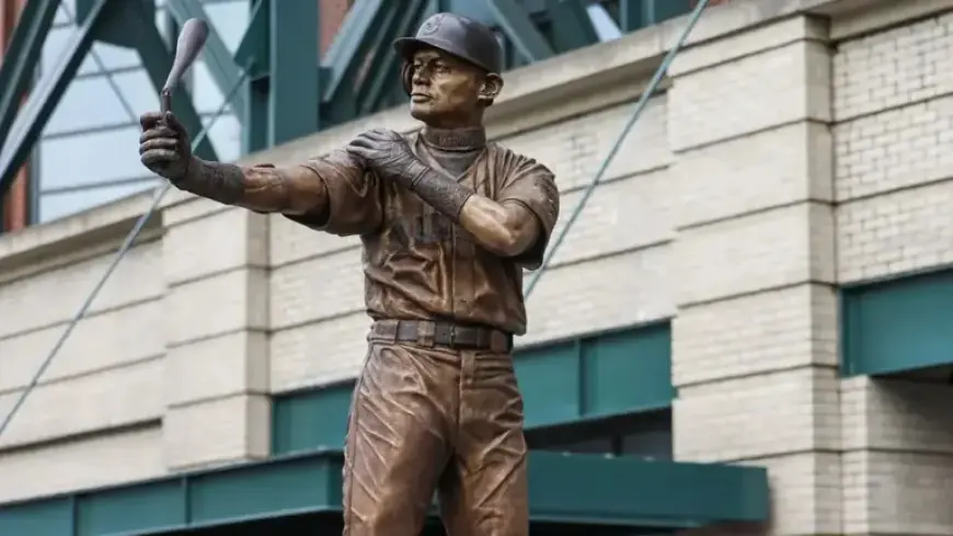 Ichiro Suzuki Statue Unveiled at Mariners Ballpark Missing Its Bat
