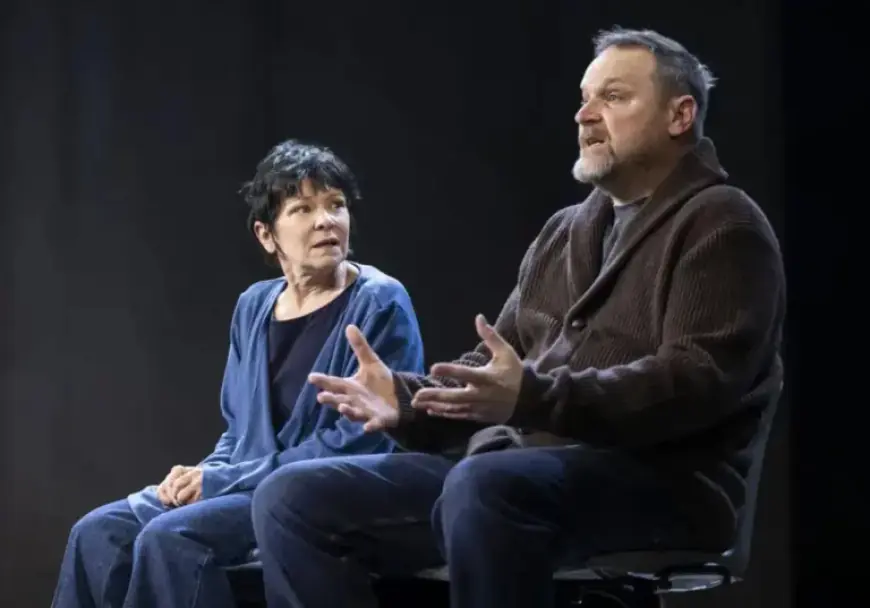 “Punch Thrills Audiences at Leeds Playhouse”