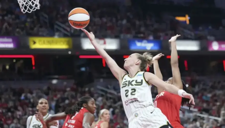 Courtney Vandersloot Re-signs with Sky in WNBA Free Agency Update