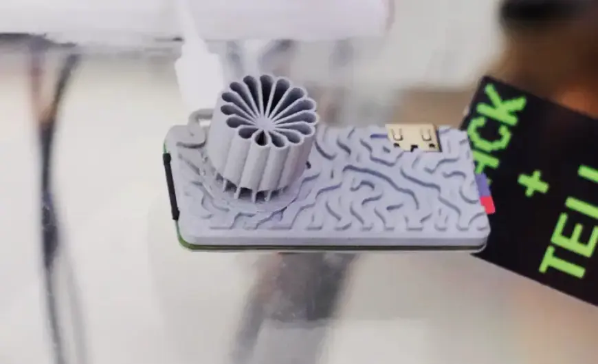 Solar-Powered Raspberry Pi Hosts Websites Efficiently in RAM