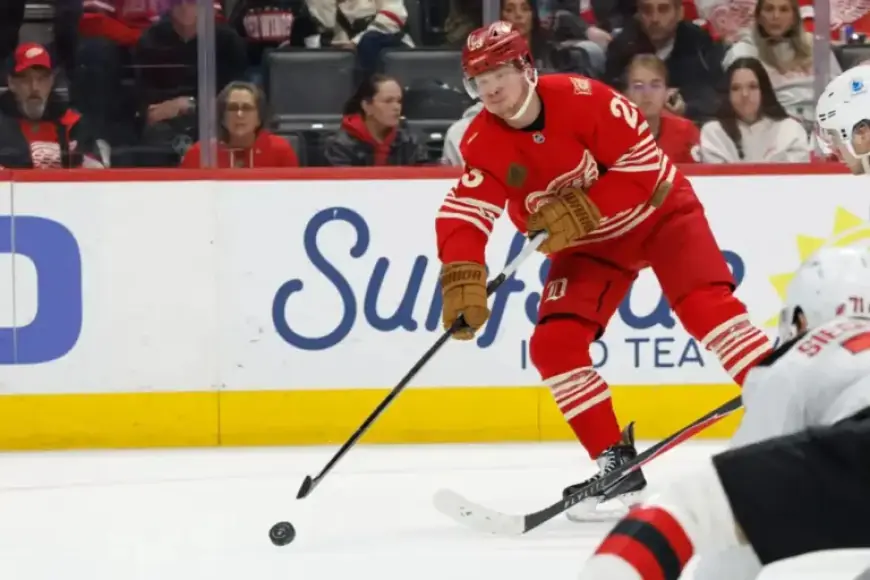 Red Wings Face Boos in Home Season Finale Defeat