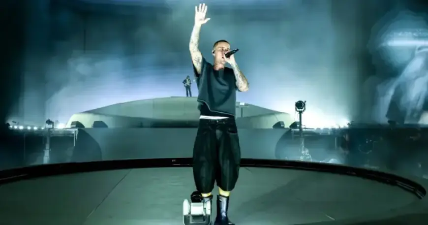 Justin Bieber Mesmerizes Coachella and Internet with YouTube Clips and Minimalist Stage
