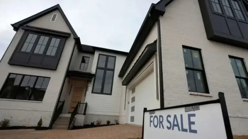 US Home Sales Drop in March, Heralding Slow Spring Buying Season