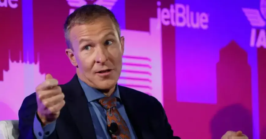 United Airlines CEO Proposes Merger with American Airlines to US Officials