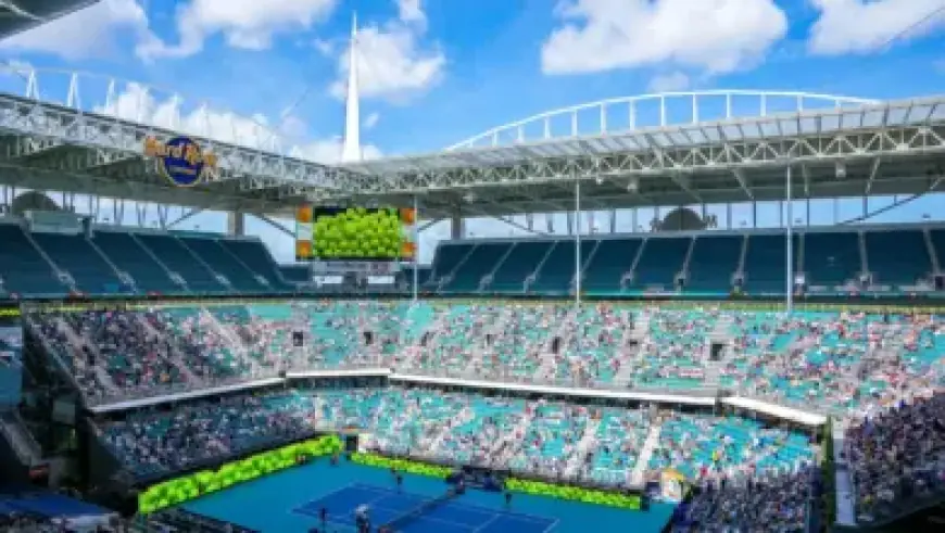 Burberry Welcomes Summer with Iris Law and Tunji Obembe