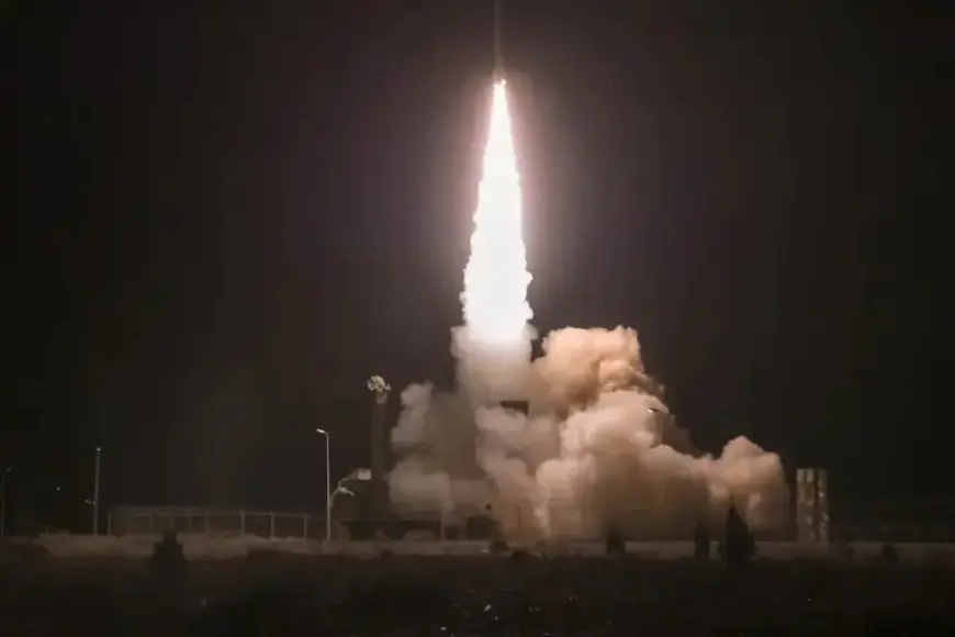 Iran and US Seek to Renew Dialogue Amid Hormuz Threats