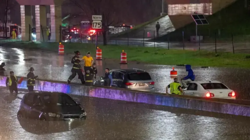 Torrential Rain Floods Streets, Shuts Down Freeways in Milwaukee