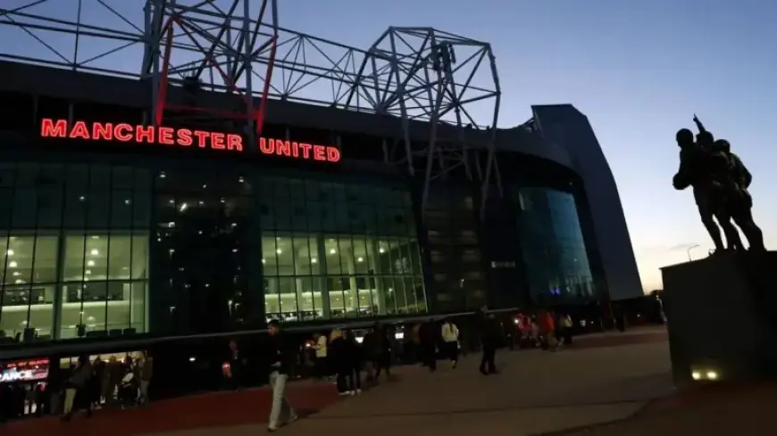 “Phone Call Diverts Star from Joining Manchester United at Last Minute”