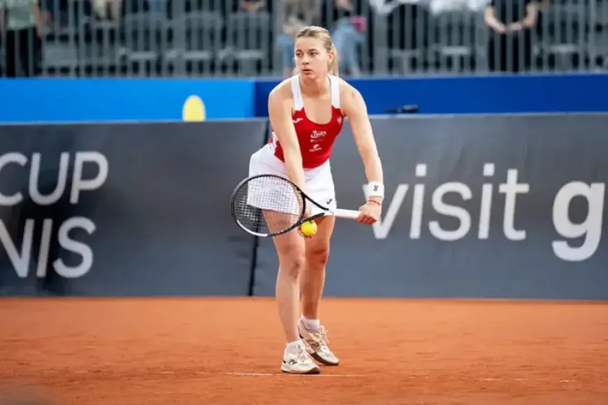 Polish Tennis Star Dominates in Decisive Victory
