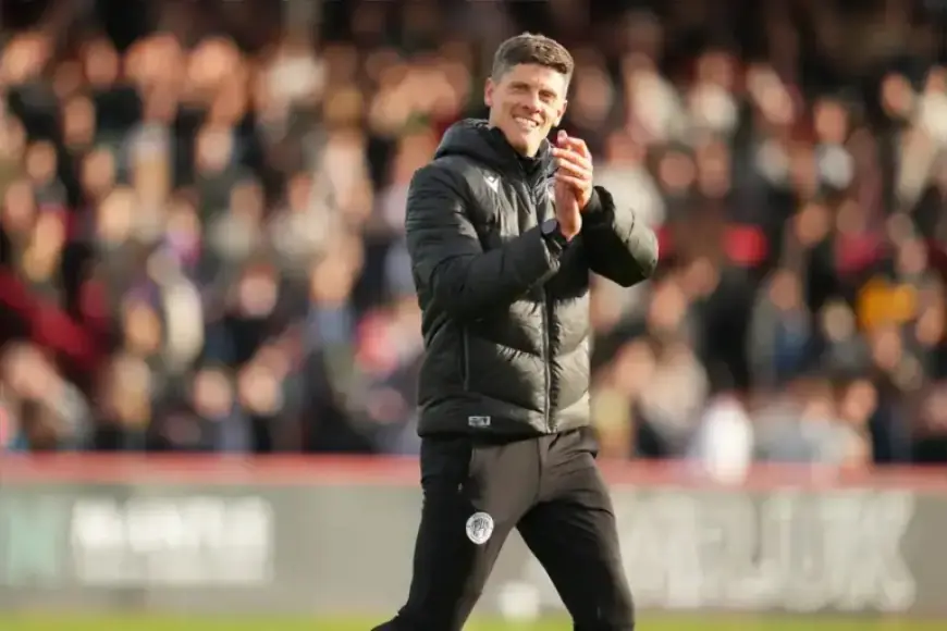 Lincoln City Coach Skubala Anticipates Challenging Away Game in Title Pursuit