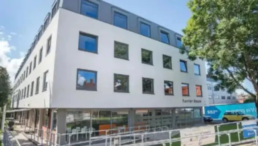 Matt Fitzpatrick Shines as Jordan Spieth Faces Struggles in Signature Scroll