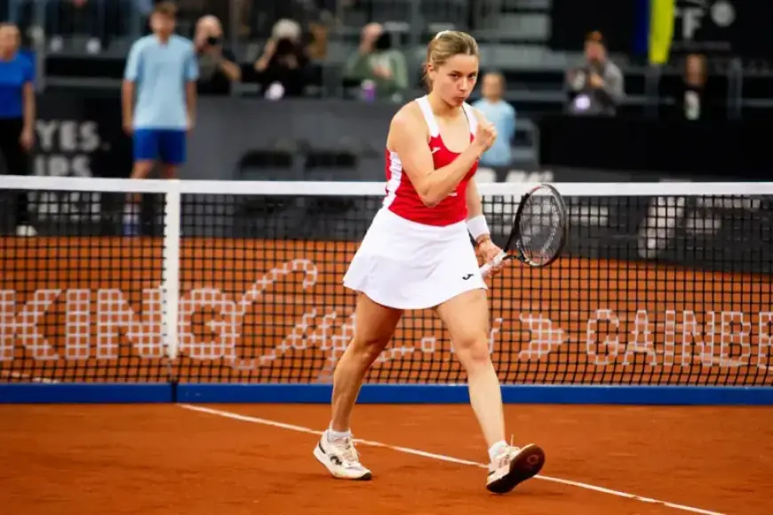 Polish Player Dominates Rival, Advances to Title Match