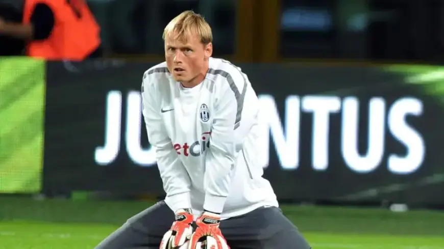 Juventus Honors Manninger with Armbands and Silence Against Bologna