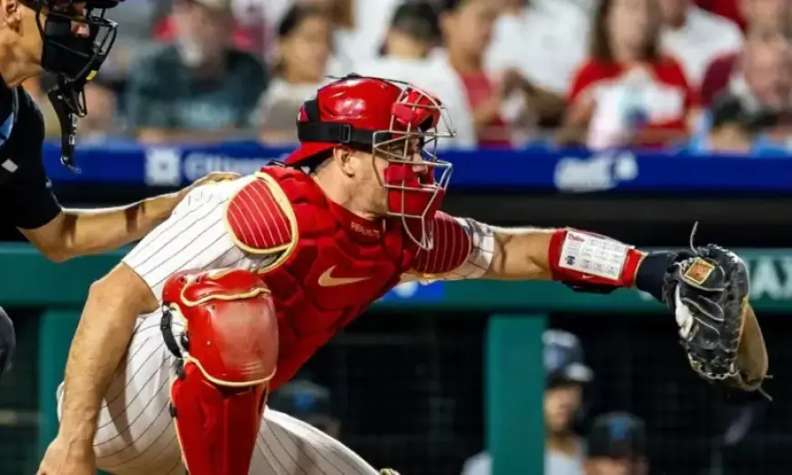Phillies’ J.T. Realmuto Exits Game Due to Lower Back Tightness
