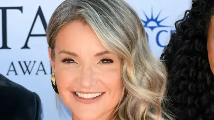 Helen Skelton Dazzles in Stunning Figure-Hugging Trousers