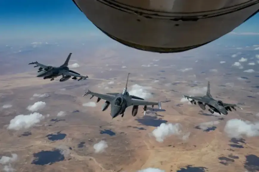 KC-135 Refuels F-16s in U.S. Central Command Area