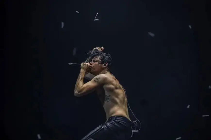 Yungblud Captivates 3Arena, Silencing Critics with Stage Presence